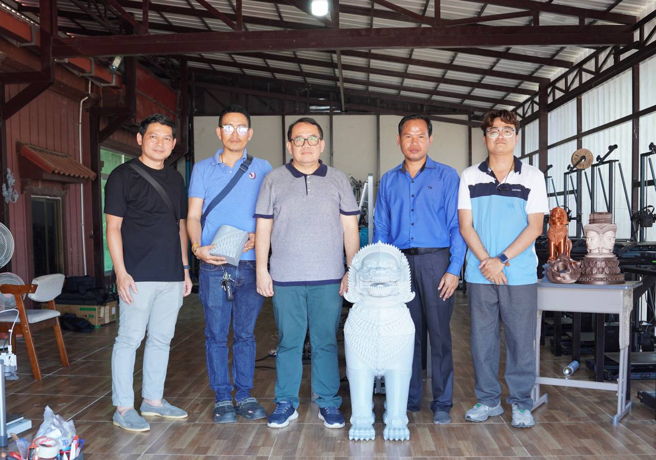 NISTI Team Interviews Artisan on 3D-Printed Traditional Khmer Lion Sculpture Prototype