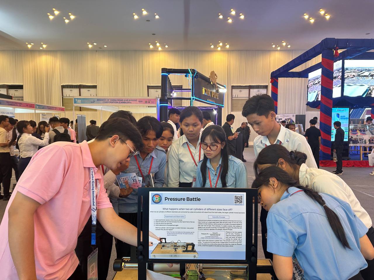 Sci-POP Booth Draws Strong Interest from Visitors and Students